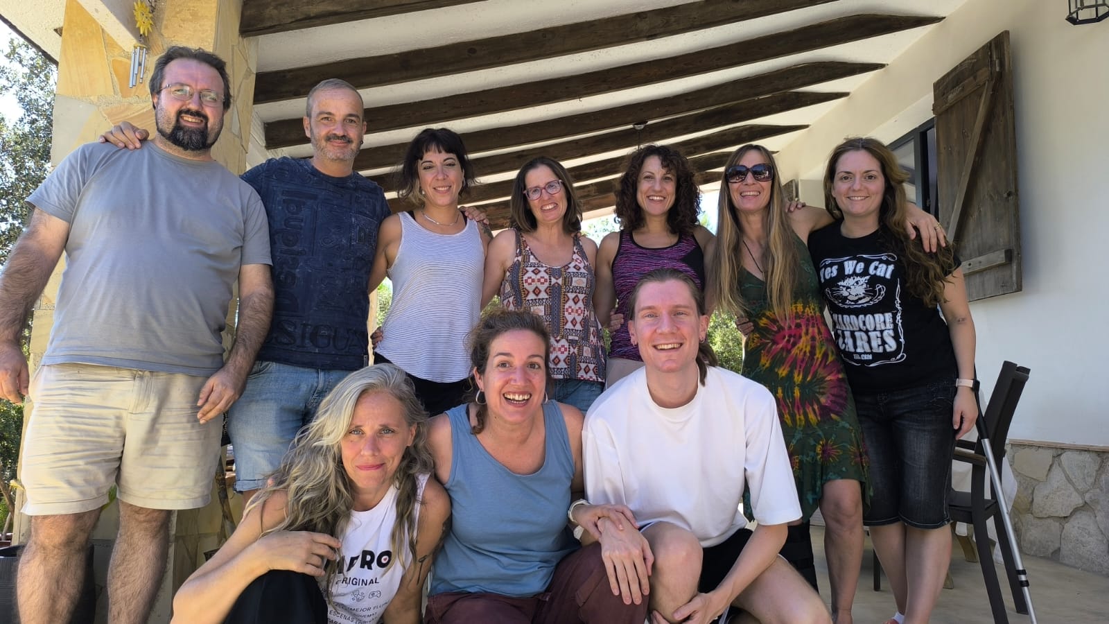 Grupo de alumnos de stand up en el bosque